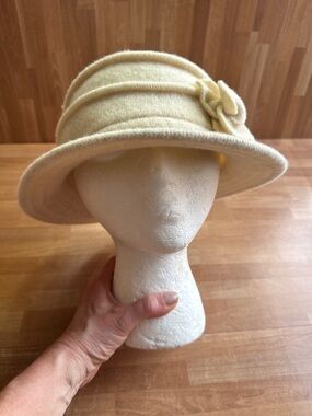 Adora wool vintage cream color bucket hat